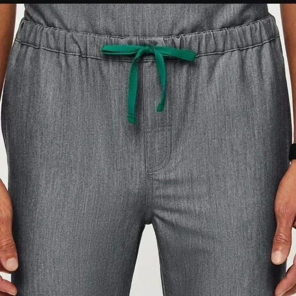 NWT Figs Pisco Basic Scrub Pants™ and Figs men's Chisec Three-Pocket Scrub Top™. - Picture 4 of 13